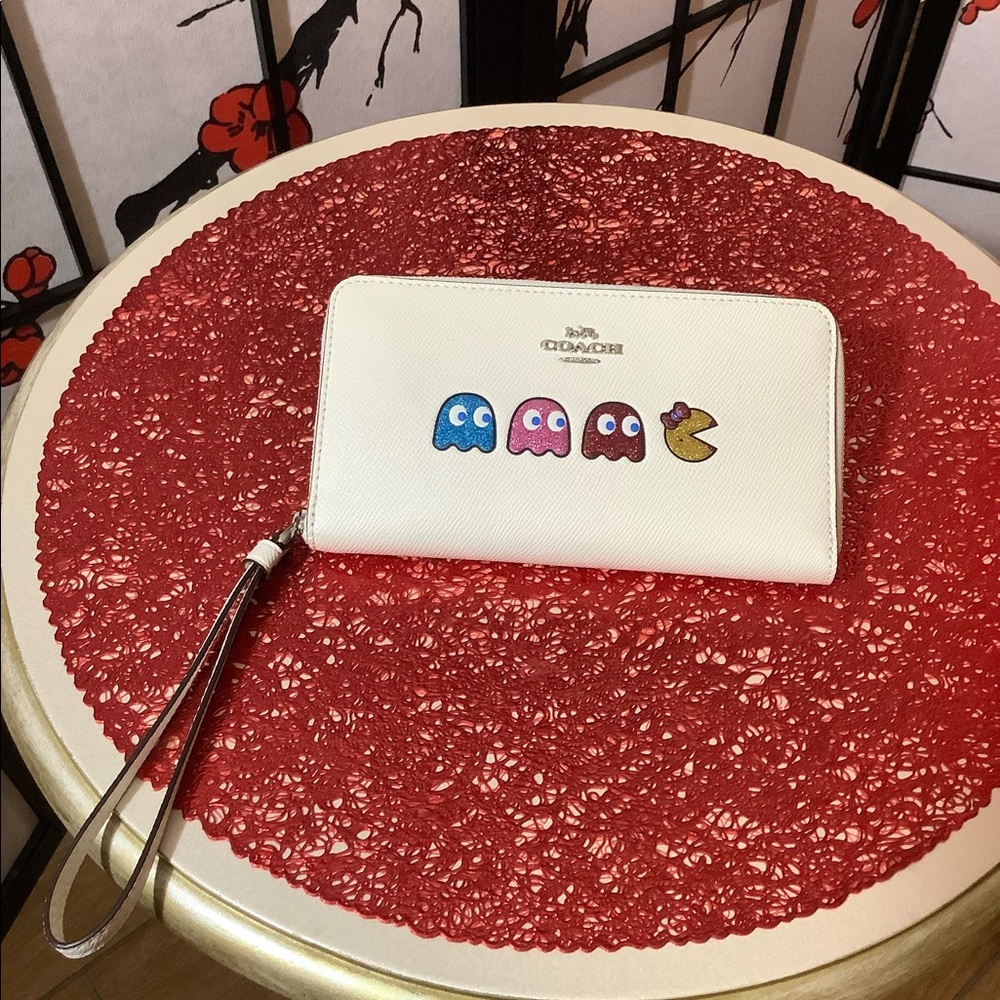 Ms Pacman  SV/Chalk color wrist wallet